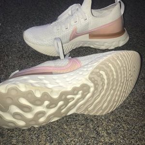 Nike infinity sneakers